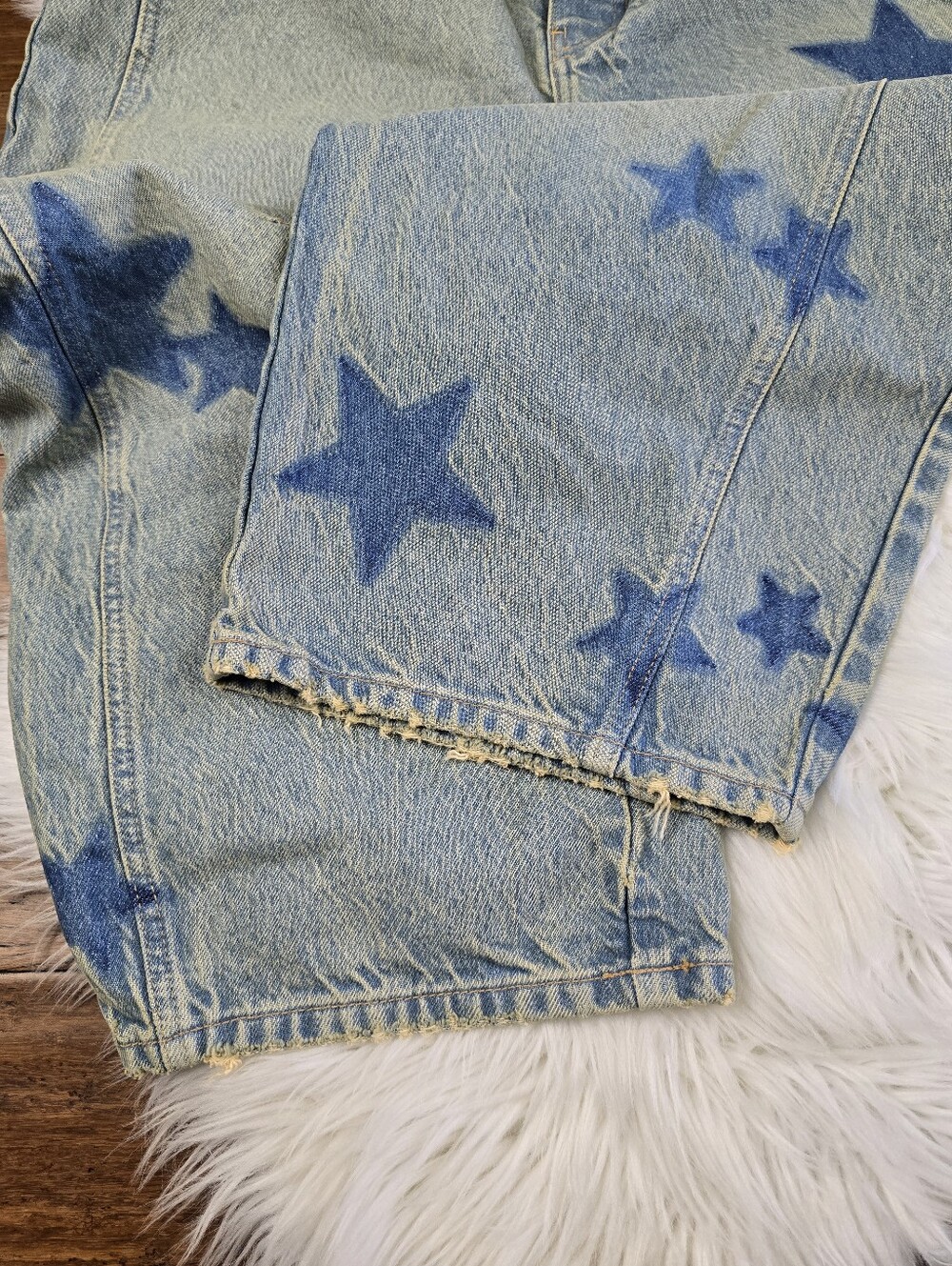 We The Free RARE Shadow Star Good Luck Barrel Jeans 28 - Picture 8 of 16